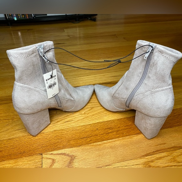 NWT Express Faux Suede Sock Booties Size 8 - Picture 2 of 6